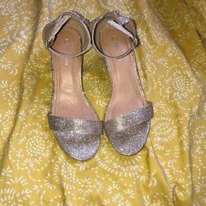 Glittery low heel